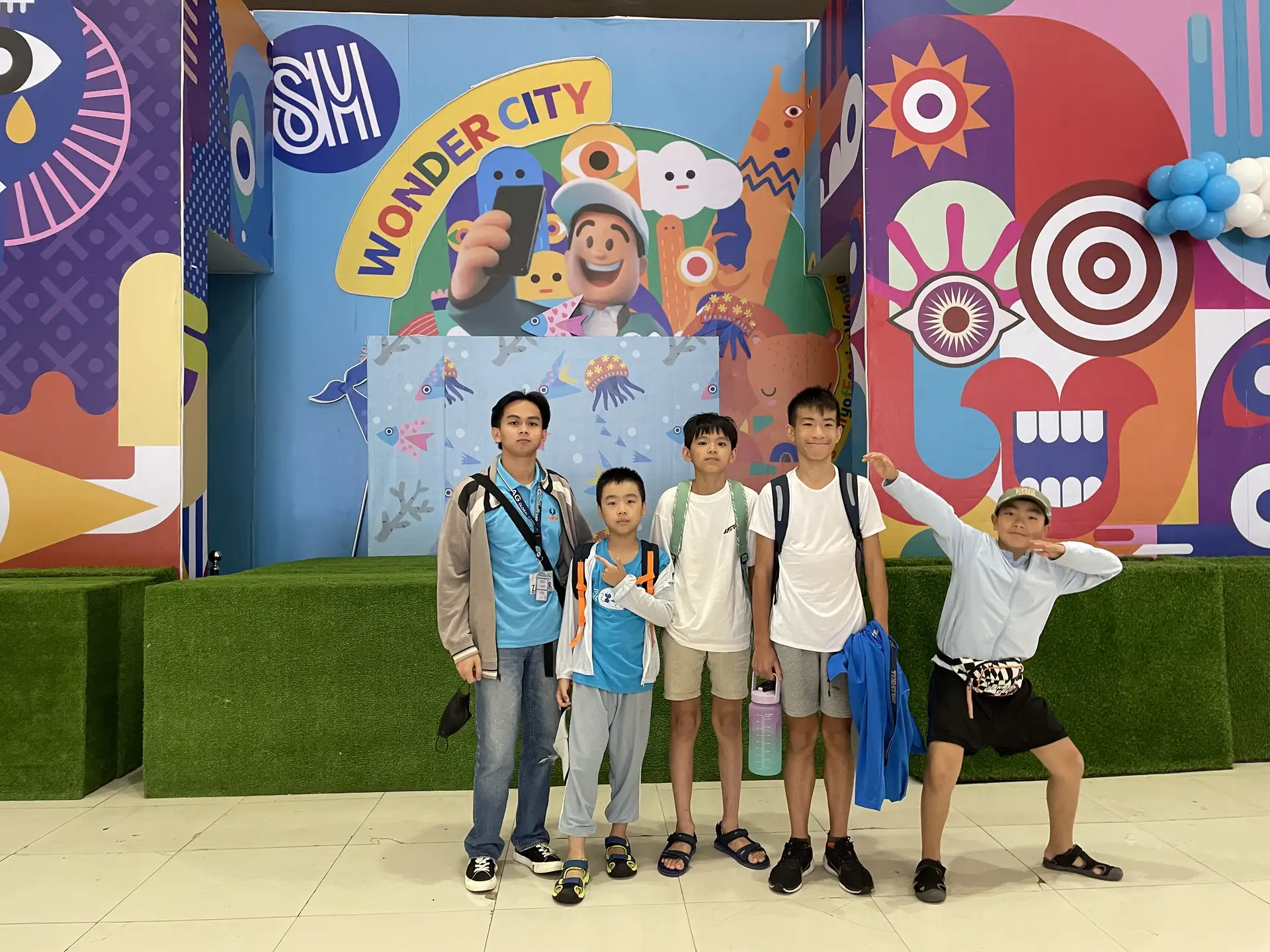 孩子在菲律賓語言學校 - SMEAG Tarlac校區 開心學習，享受邊玩邊學英語的樂趣。