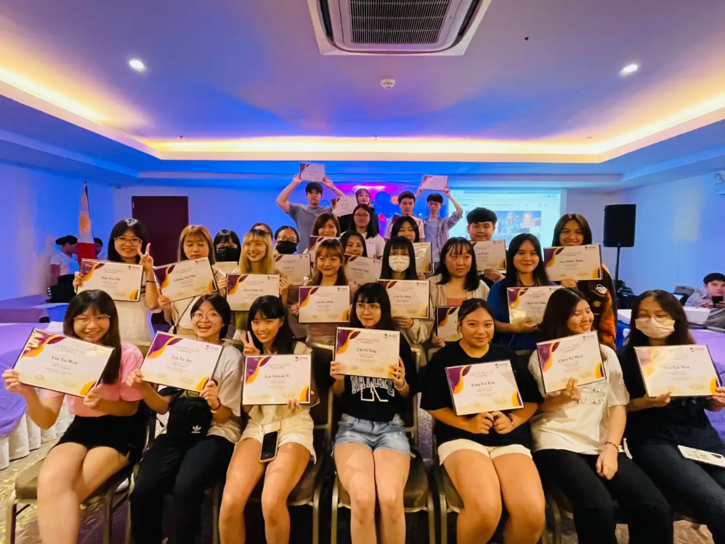 ICL Academy 宿霧遊學的同學一起合照,在遊學期間建立良好情誼