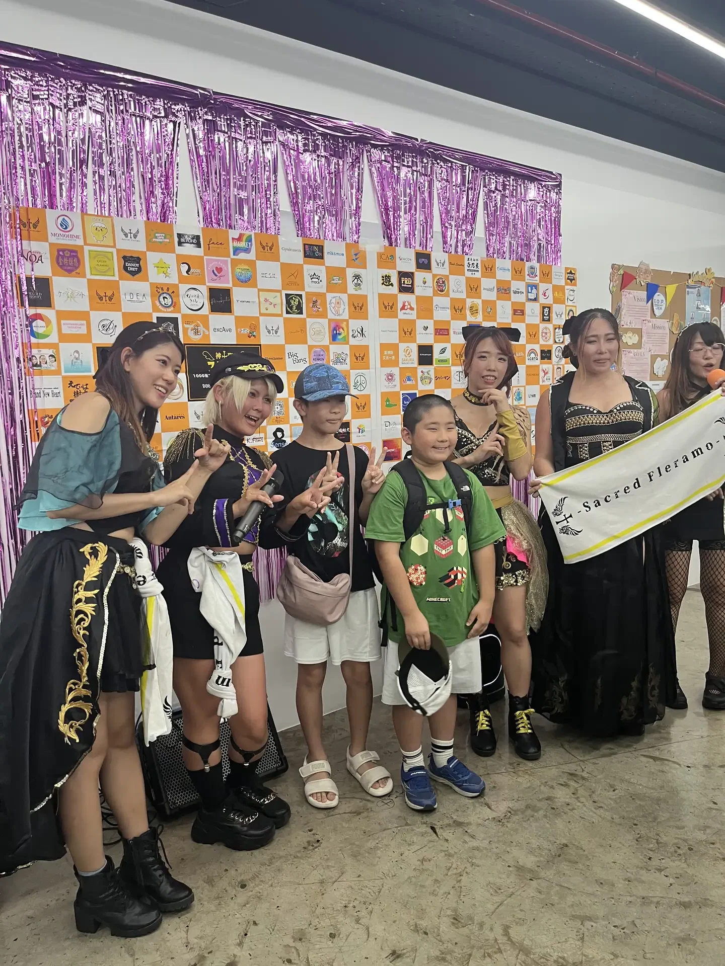 DH English Academy 由日本團隊創立與管理，校園生活處處可感受到濃厚的日本文化氛圍。不僅能體驗日本式的管理與服務，還有機會參與 Cosplay 等流行文化活動，讓遊學生活更加豐富有趣。