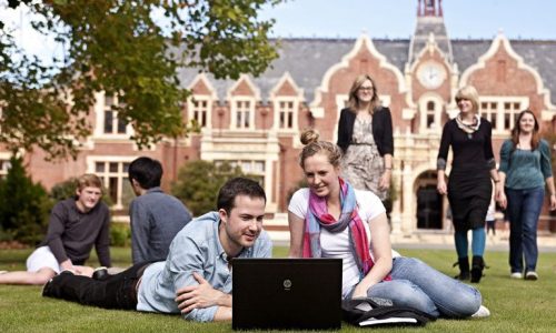 Lincoln-University-Students-outside-Ivey__FocusFillWzc2OCw0NzQsIngiLDM3XQ
